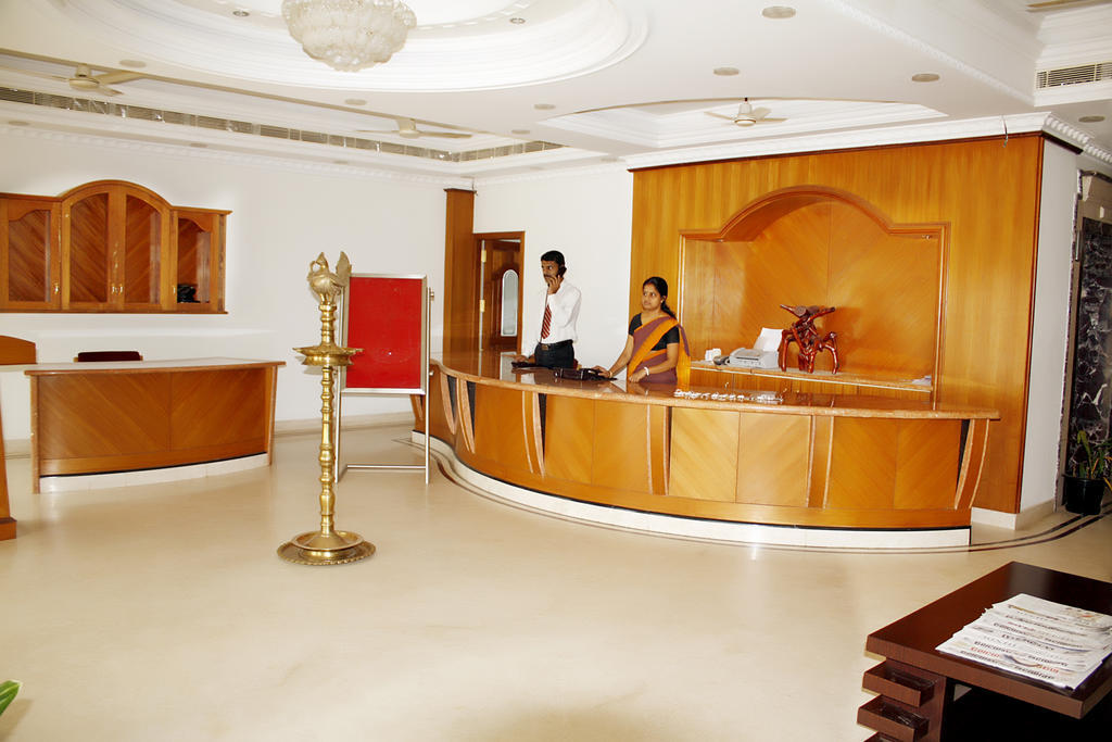 โรงแรมประสานฐ์ Thiruvananthapuram ภายนอก รูปภาพ